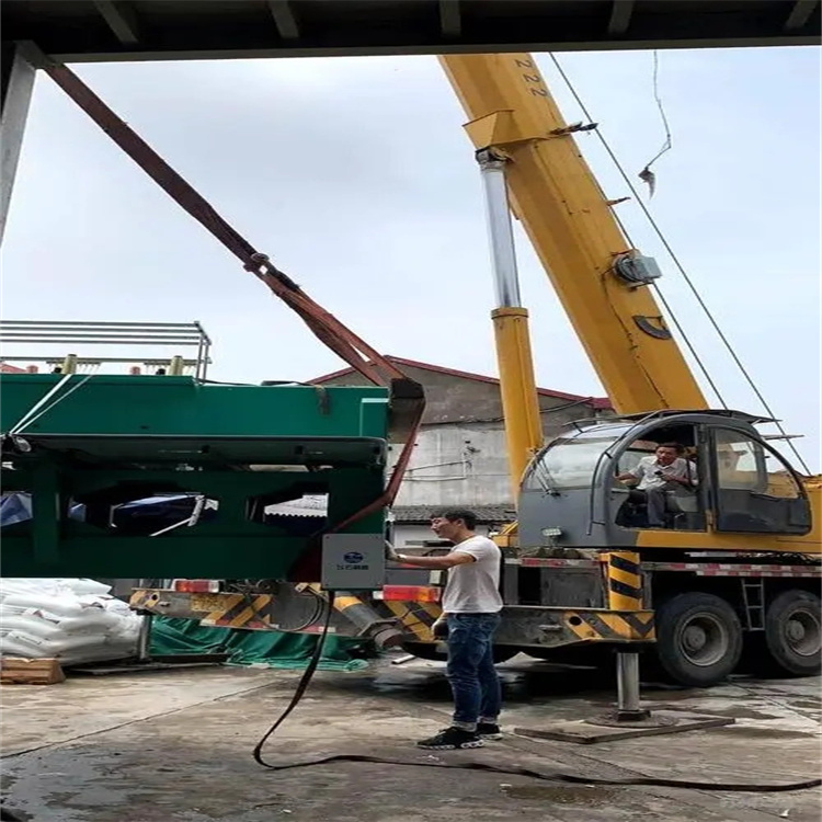 中站吊车怎么吊30米钢筋笼